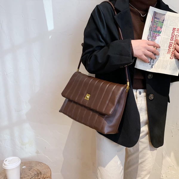 Új modell női téglalap alakú táska fém rögzítéssel