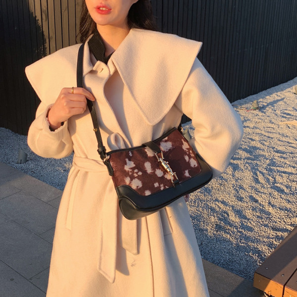 Új modell kis női táska fém rögzítéssel