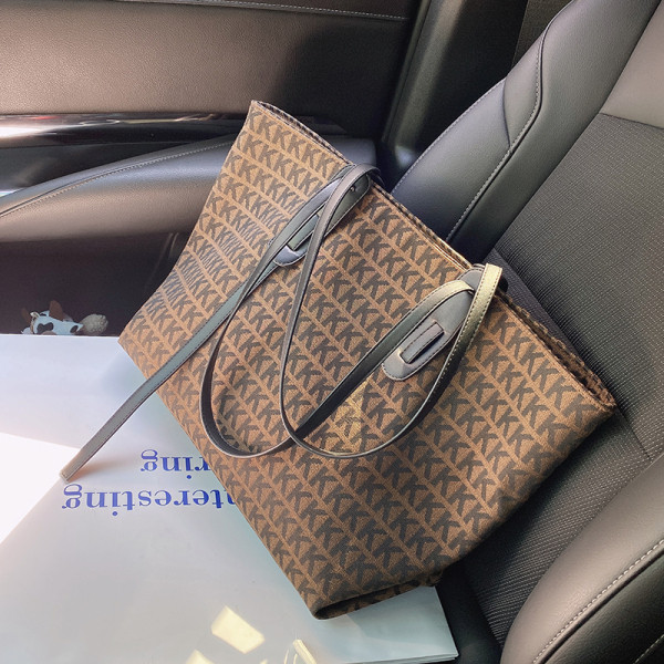 Alkalmi női táska vékony bőr fogantyúval