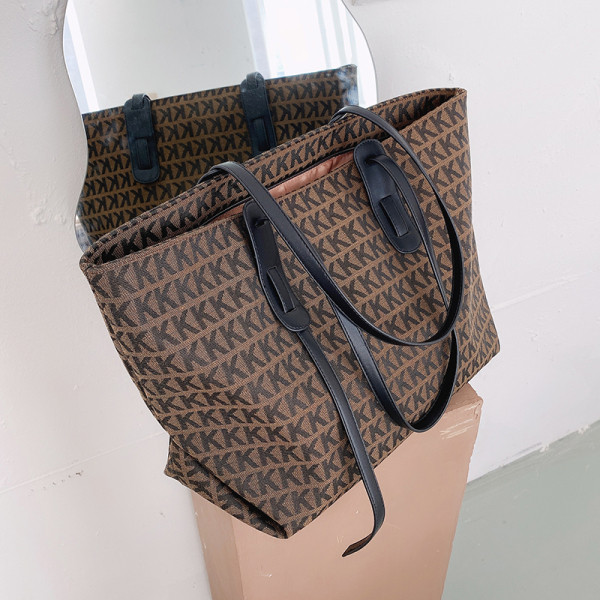 Alkalmi női táska vékony bőr fogantyúval