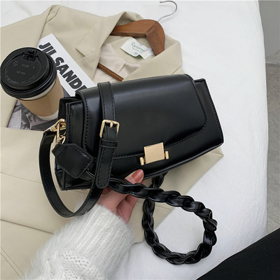 Moodne naiste nahast kott lukuga