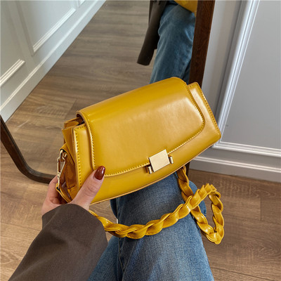 Moodne naiste nahast kott lukuga