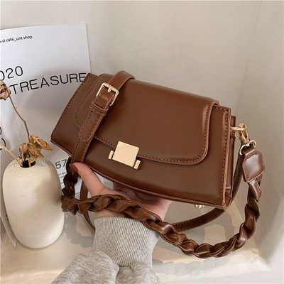 Moodne naiste nahast kott lukuga