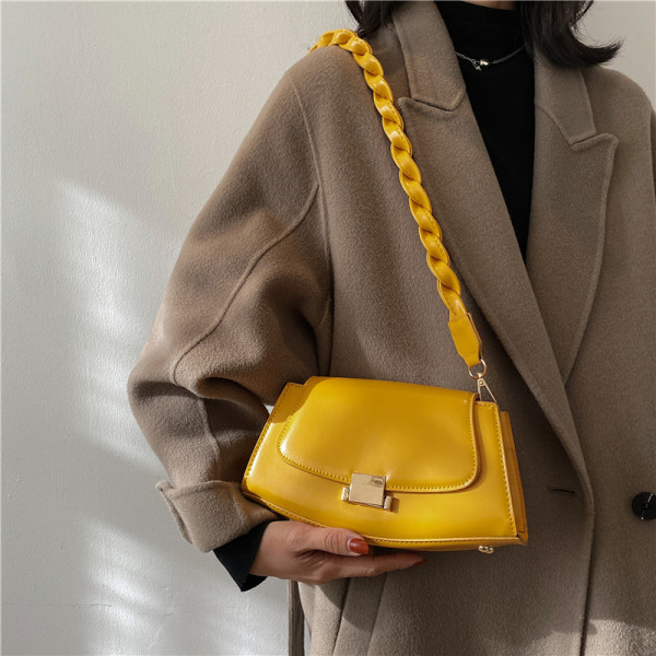 Moodne naiste nahast kott lukuga