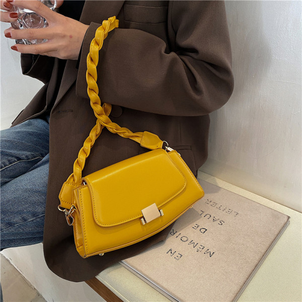 Moodne naiste nahast kott lukuga