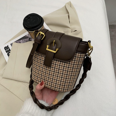 Stiilne pandlaga naistekott – mitmes värvitoonis