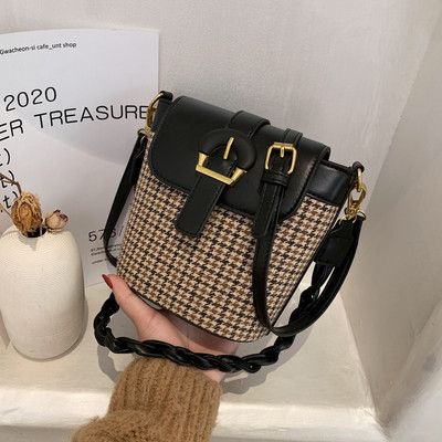 Stiilne pandlaga naistekott – mitmes värvitoonis