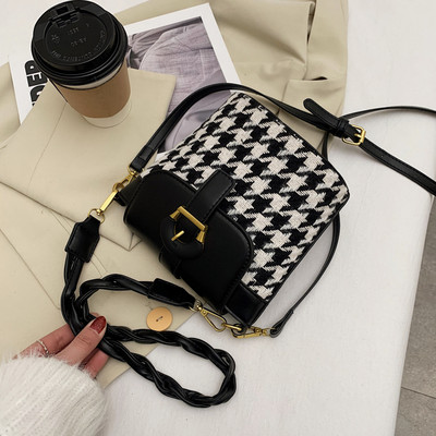 Stiilne pandlaga naistekott – mitmes värvitoonis