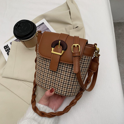 Stiilne pandlaga naistekott – mitmes värvitoonis