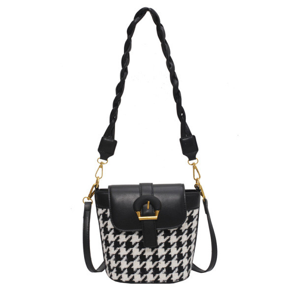 Stiilne pandlaga naistekott – mitmes värvitoonis