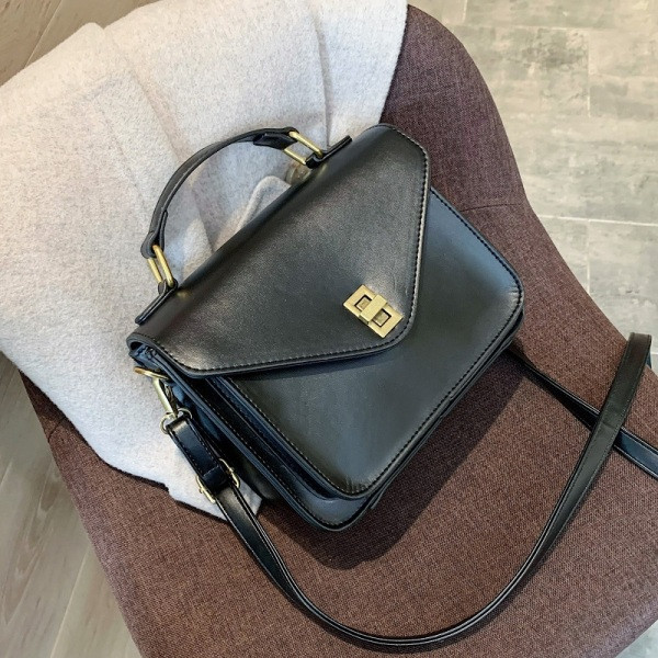 Naiste nahast kott pikkade ja lühikeste sangadega