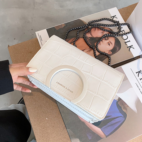 Modern női táska eko bőrből, fém rögzítéssel