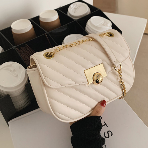 Moderna ženska torba od umjetne kože sa metalnom ručkom