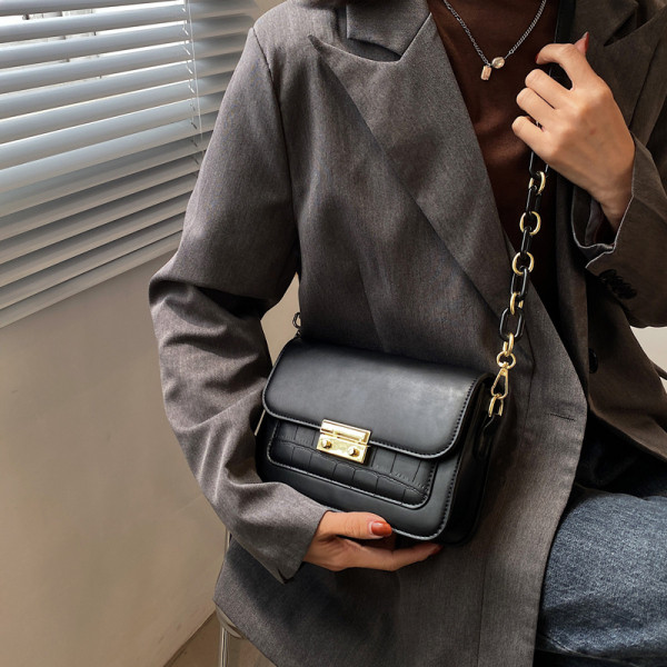 Uue mudeli väike kunstnahast kott naistele