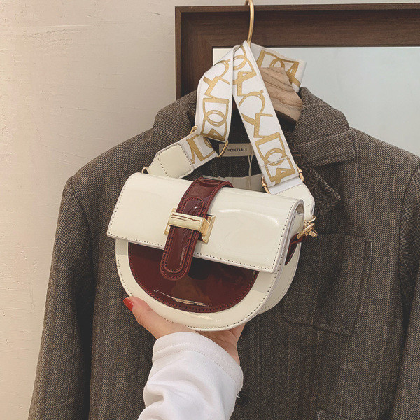 Lezser női bőrtáska hosszú füllel, különböző színekben