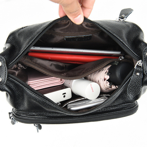 Alkalmi bőrtáska egy fogantyúval