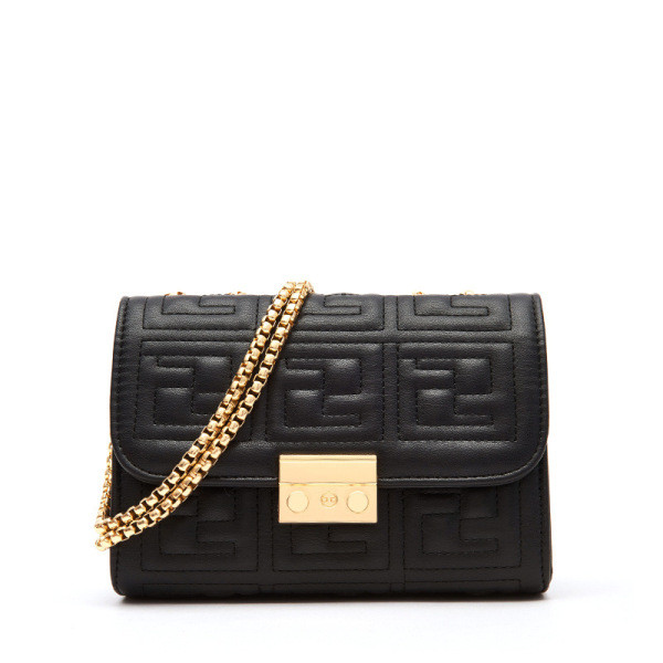 Kis bőrtáska fém fogantyúval és csattal