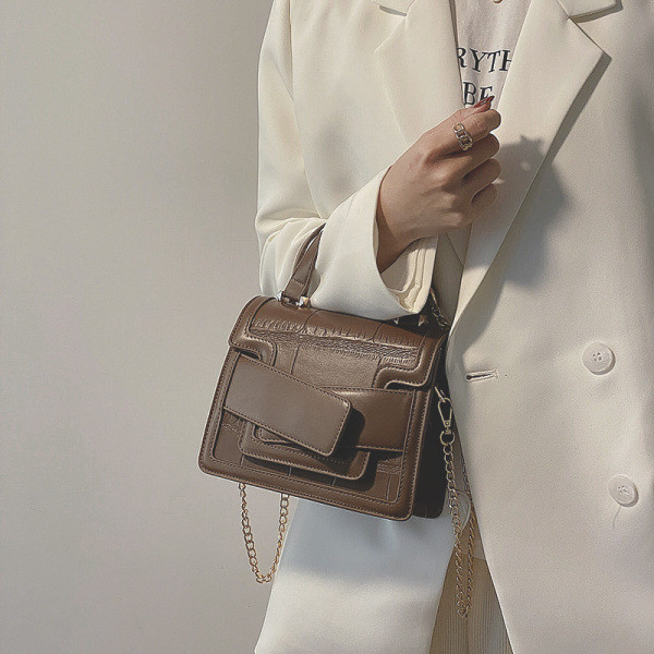 Női napi táska fém lánccal - sima modell