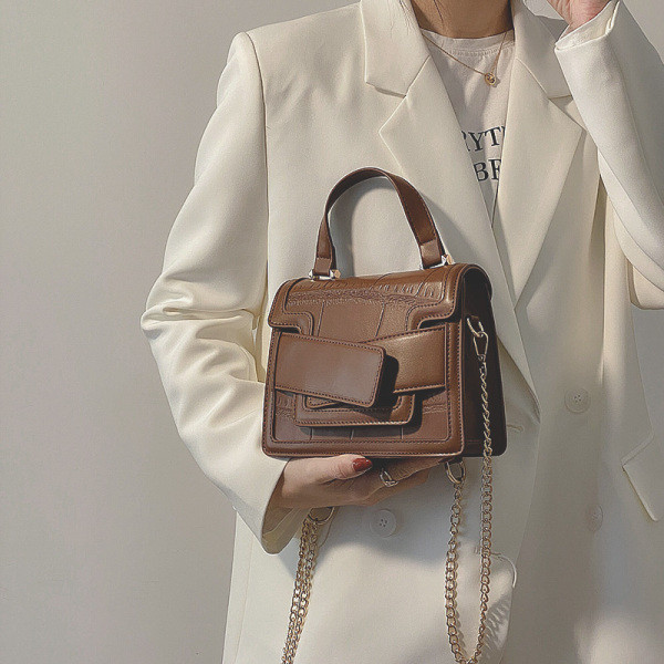 Női napi táska fém lánccal - sima modell