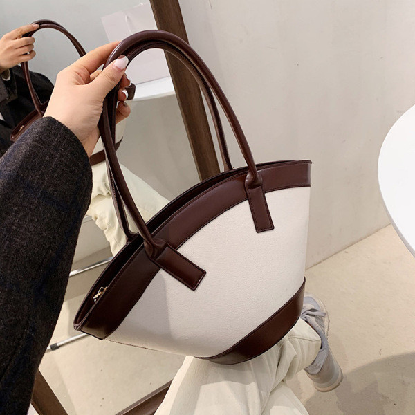 Alkalmi női táska rövid fogantyúval és cipzárral