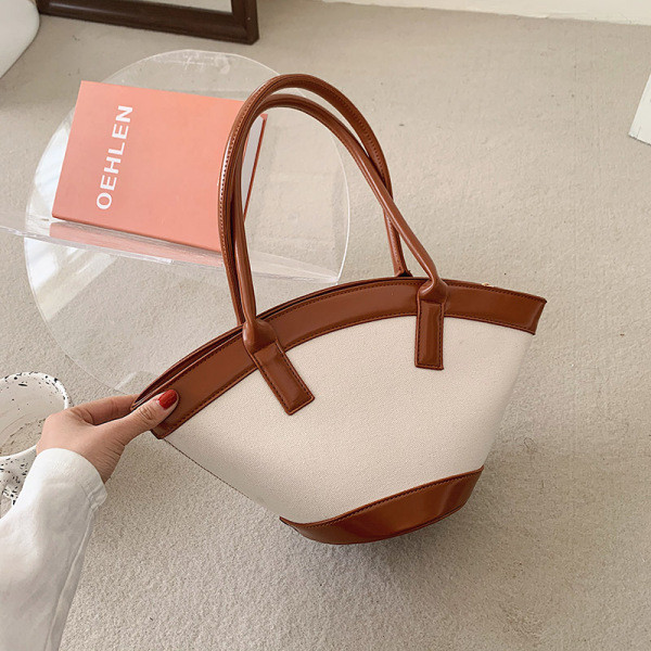 Alkalmi női táska rövid fogantyúval és cipzárral