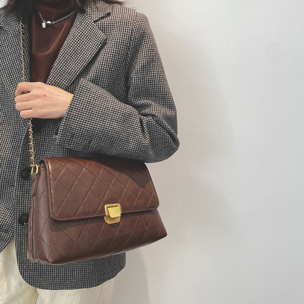 Ženska svakodnevna torba s dugim lancem i metalnom kopčom