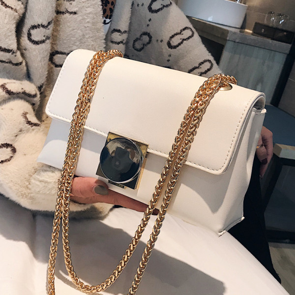 Stiilne metallist luku ja sangaga naistekott