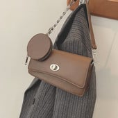 Γυναικεία τσάντα με μεταλλική αλυσίδα από οικολογικό δέρμα σε τρία χρώματα