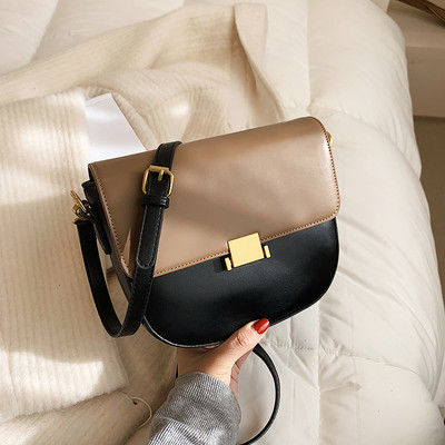 Γυναικεία καθημερινή τσάντα με μακριά λαβή και μεταλλική στερέωση