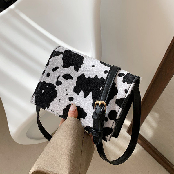 Ženska torba s dugom ručkom i animal printom