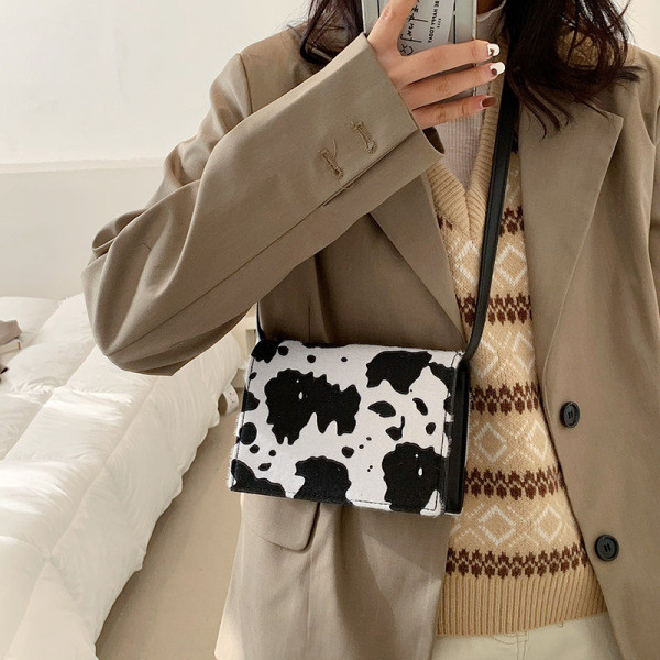 Ženska torba s dugom ručkom i animal printom