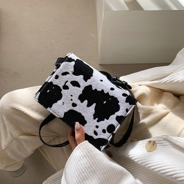 Ženska torba s dugom ručkom i animal printom