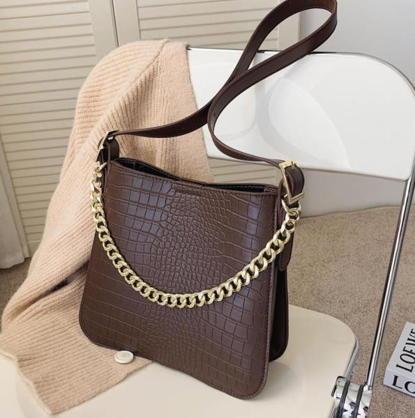 Új modell női bőrtáska hosszú füllel és fém lánccal