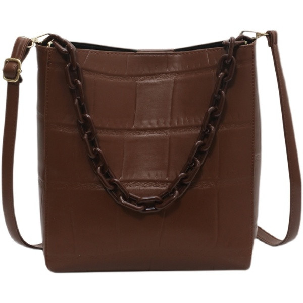 Kunstnahast käekott ja metallist kett