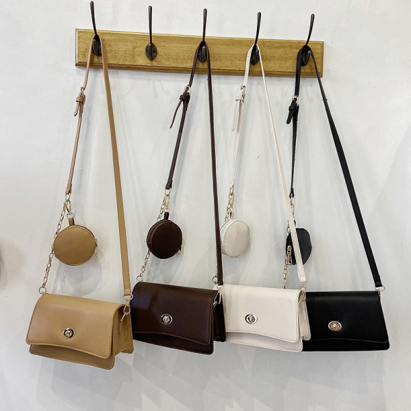 Γυναικεία τσάντα ρετρό στυλ με αξεσουάρ