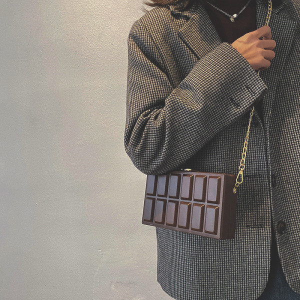 Új modell női bőrtáska három színben fém lánccal