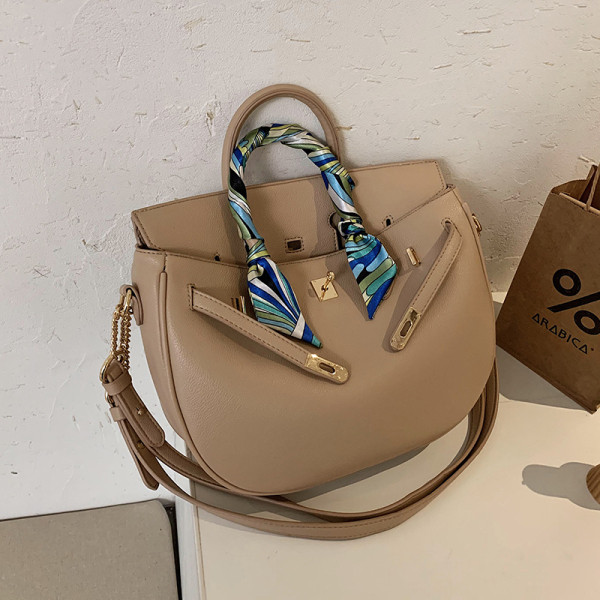 Modern női táska eko bőrből, színes fogantyúval