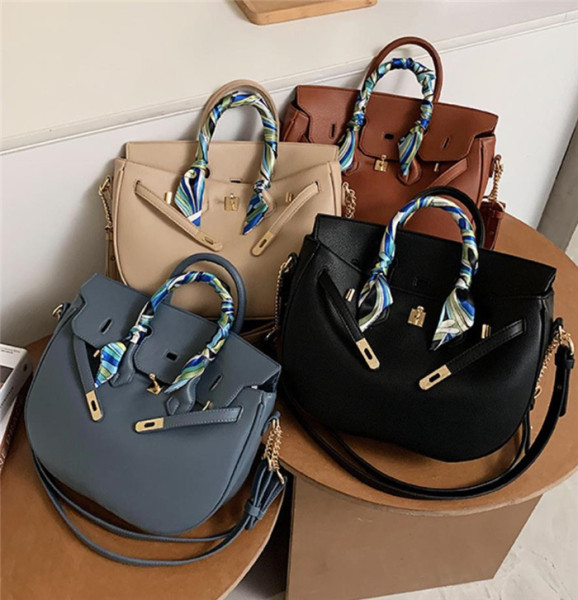 Eko bőrből készült modern női táska rövid és hosszú füllel