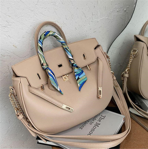 Eko bőrből készült modern női táska rövid és hosszú füllel