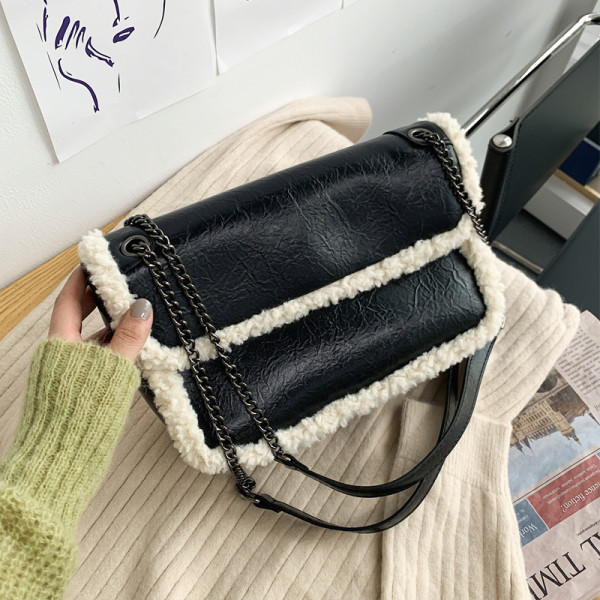 Modern női táska műbőrből - a vállra