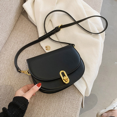 Bőr táska fém rögzítéssel, hosszú fogantyúval