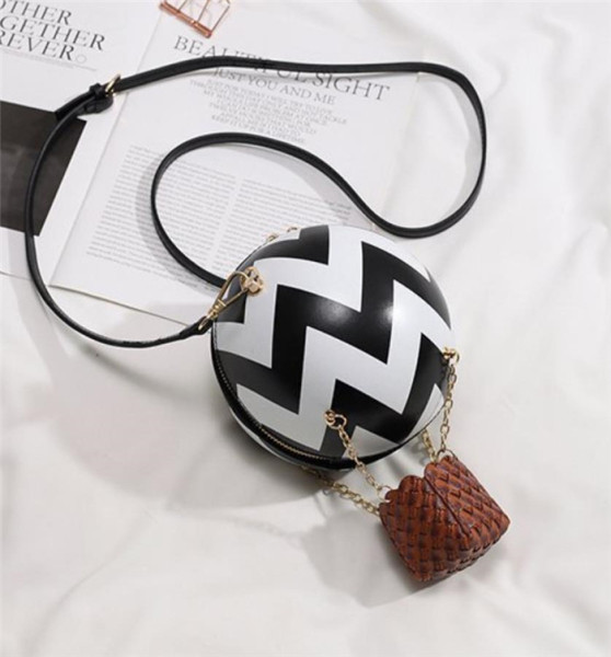 Modern női táska nem szabványos formában