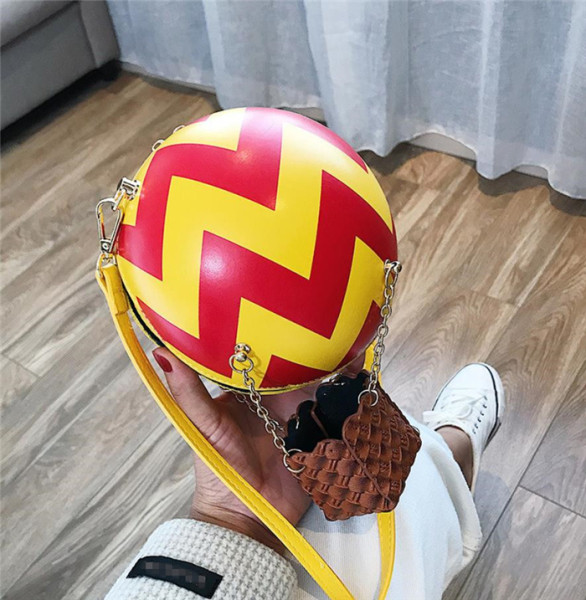 Modern női táska nem szabványos formában