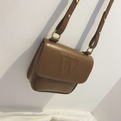 Kahes värvitoonis neetidega naistekott tavaline mudel