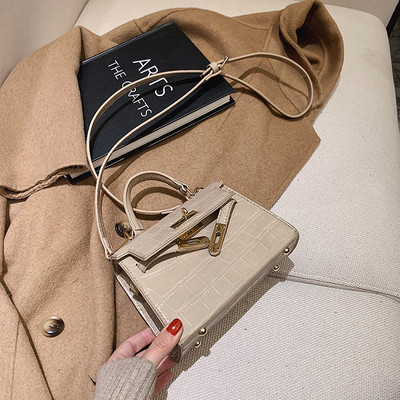 Moodne naiste nahast kott metallist kinnitusega