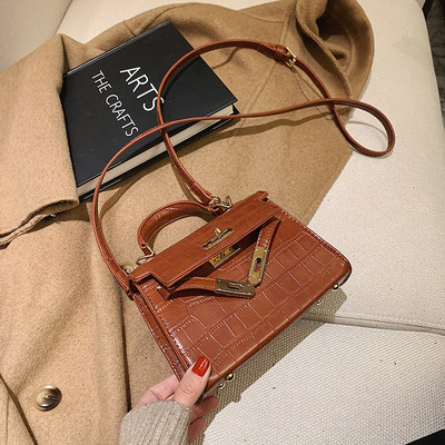 Moodne naiste nahast kott metallist kinnitusega