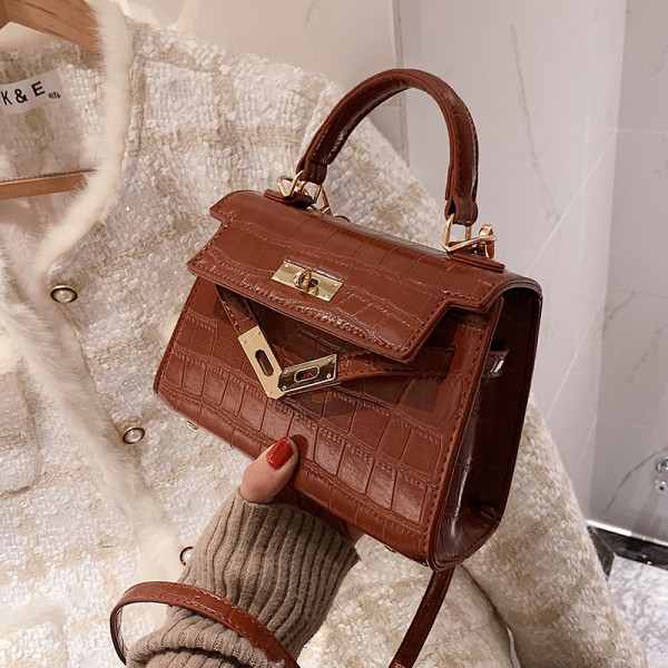 Moodne naiste nahast kott metallist kinnitusega