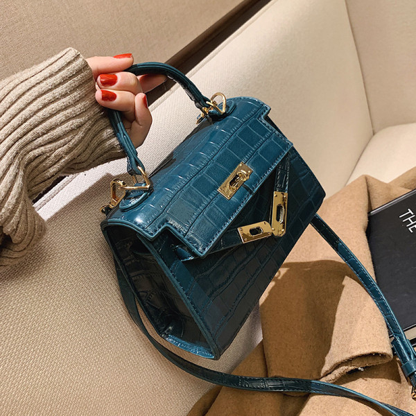 Moodne naiste nahast kott metallist kinnitusega