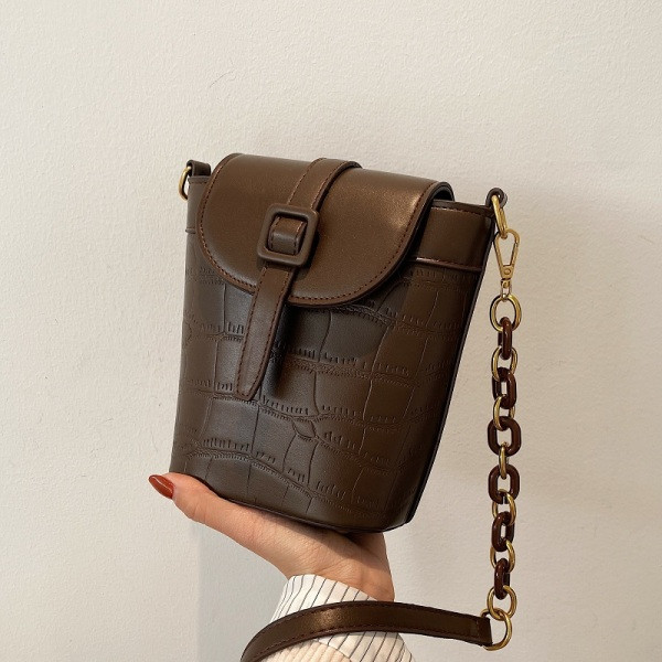 Uus mudel pandlaga naiste nahkkott - kolmes värvitoonis