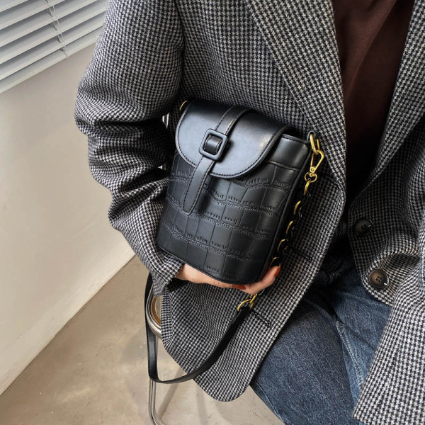 Uus mudel pandlaga naiste nahkkott - kolmes värvitoonis